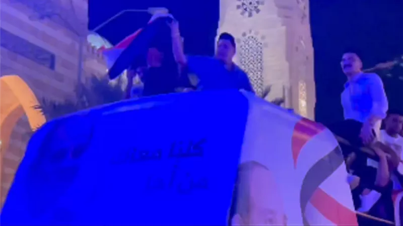 داخل أتوبيس مكشوف.. حمو بيكا يدعم السيسى للانتخابات المقبلة