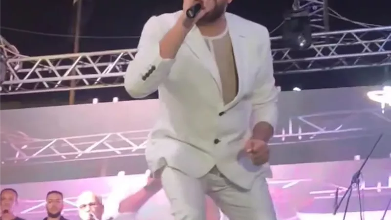 مصطفى كامل يشعل ميدان ثقافة الزقازيق بعد ترشح السيسي