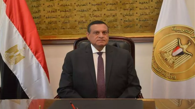 وزير التنمية المحلية يهنئ وزير الدفاع بذكرى انتصارات أكتوبر
