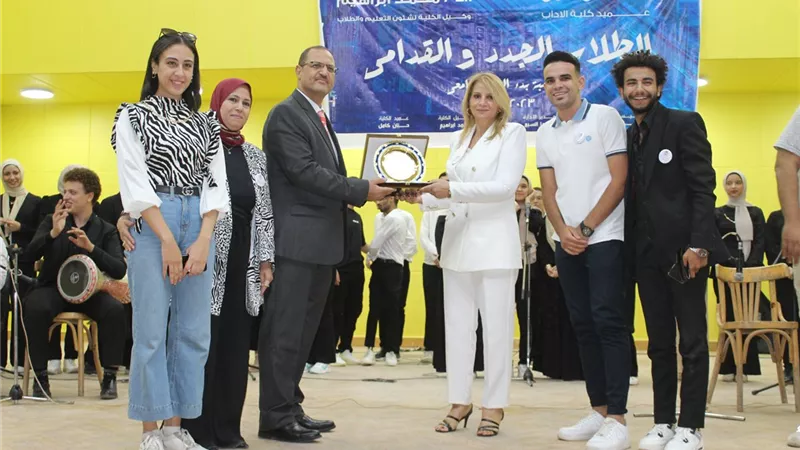 عميدة آداب عين شمس تفتتح العام الجامعي الجديد ٢٠٢٣/٢٠٢٤