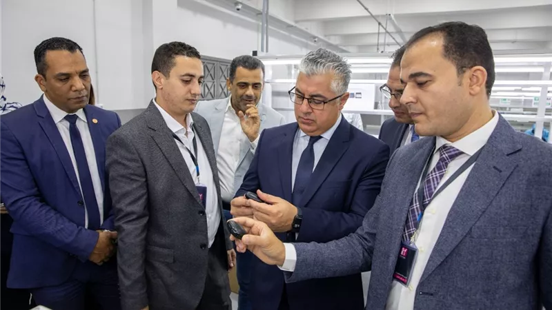 افتتاح خط إنتاج إكسسوارات المحمول للعلامة التجارية Infinix بمصنع وادي السيليكون
