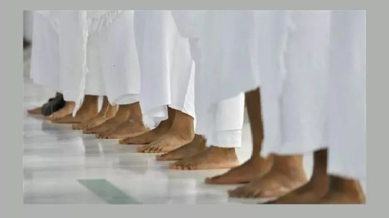 إلصاق القدم بالقدم في صلاة الجماعة