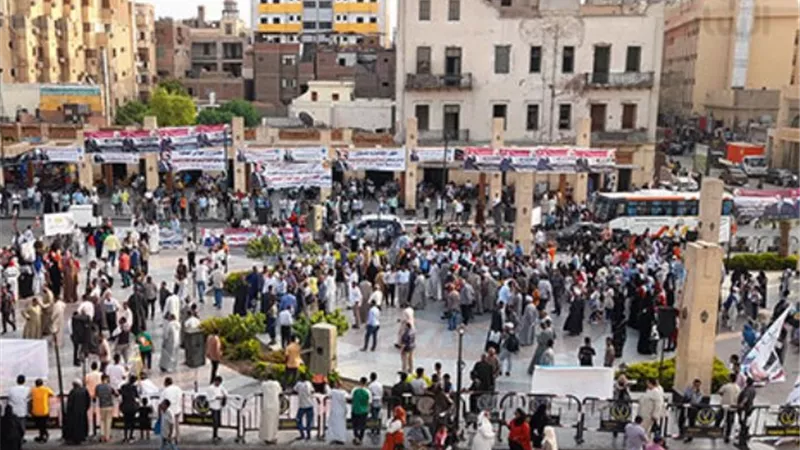 الآلاف يحتشدون بميدان المحطة بأسوان دعما لترشخ السيسى فى الانتخابات الرئاسية