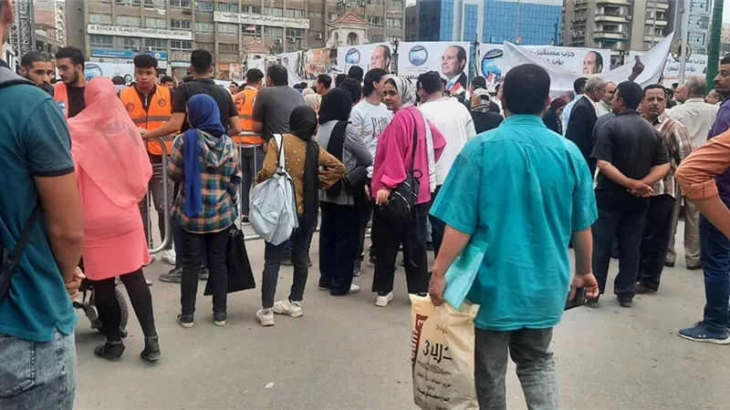 فى حضور الفنان مصطفى كامل..احتشاد أهالى الشرقية انتظارا لانطلاق حفل تأييد السيسي