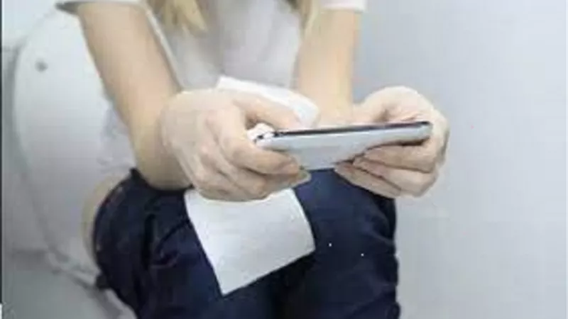 6 أسباب تمنعك من استخدام الهاتف في المرحاض