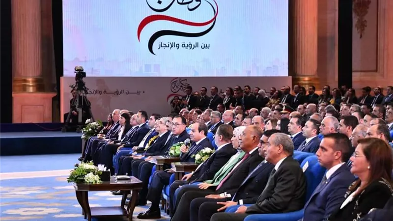 السيسي: أنا مع إعادة هيكلة وتطوير كل قطعة في مصر
