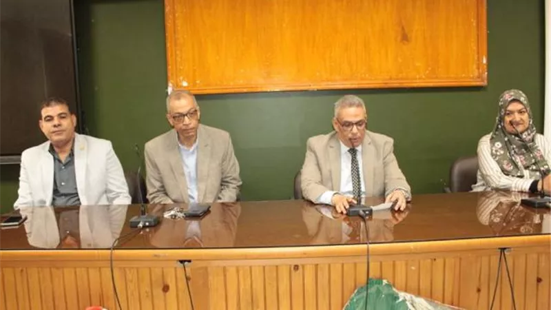 كلية التجارة بأسيوط تنظم ورشة عمل حول التحول الرقمى