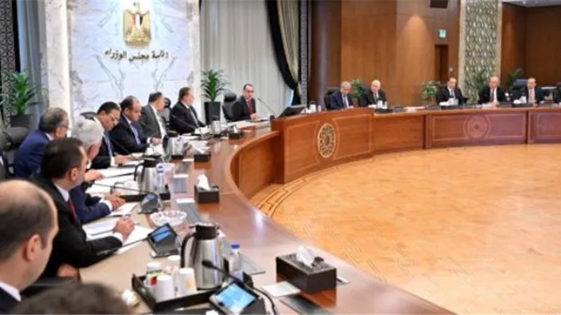 الحكومة تعلن مبادرة لخفض أسعار السلع الأساسيةبالتنسيق مع