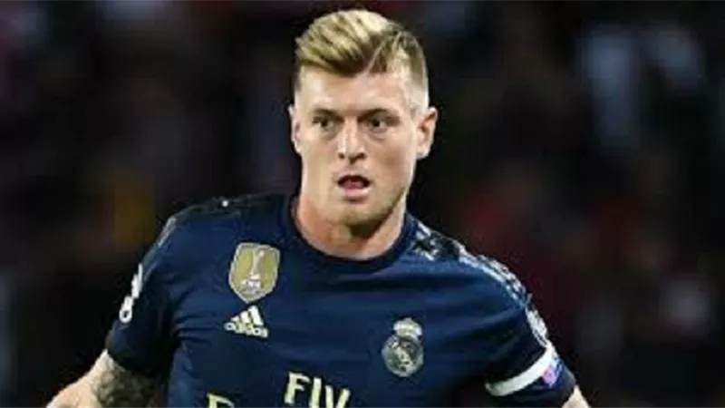 توني كروس يدخل نادى المائة فى قمة نابولى وريال مدريد