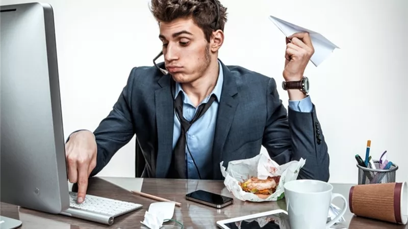 حكم تعطيل الموظفين للإنتاج كوسيلة ضغط لزيادة راتبهم