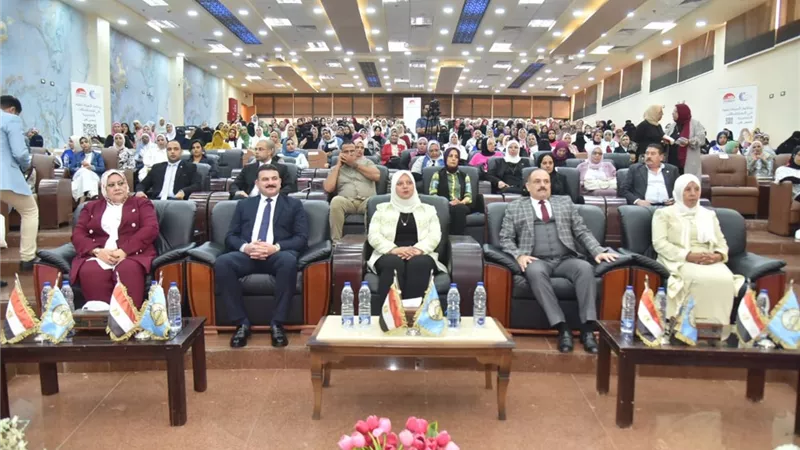 المرأة تقود في المحافظات المصرية بندوة للاكاديمية الوطنية بمطروح