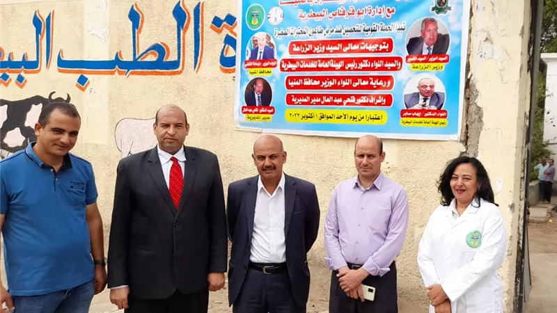 مدير الطب البيطري يتابع لجنة التوعية والتحصين بعزبةعطية بأبوقرقاص
