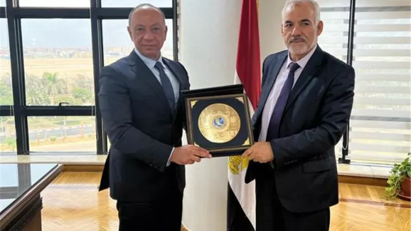 الشرقاوي يبحث مع نظيره الليبي التعاون المشترك في مجال الطيران
