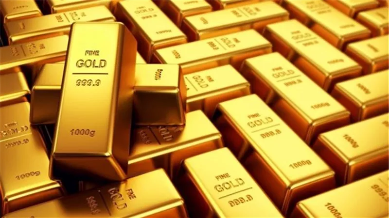 الذهب يتجه إلى أدنى مستوى في 7 أشهر مع ارتفاع الدولار