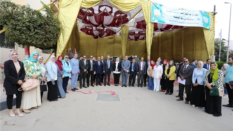 رئيس جامعة الزقازيق يفتتح معرض فنى بالتربية النوعية