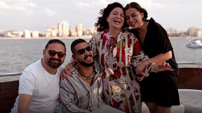 إلهام شاهين وحميدة بجولة بحرية على هامش الإسكندرية السينمائي