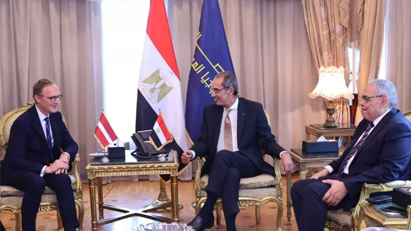 طلعت يدعو الشركات الناشئة في لاتفيا للتواجد بمراكز إبداع مصر الرقمية