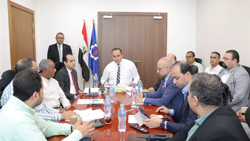 السبكي يراجع التجهيزات الطبية بالمنشآت الصحية