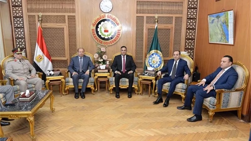 رئيس جامعة المنصورة يشارك بوضع اكليل الزهور بمناسبة الذكرى الخمسين لانتصارات أكتوبر