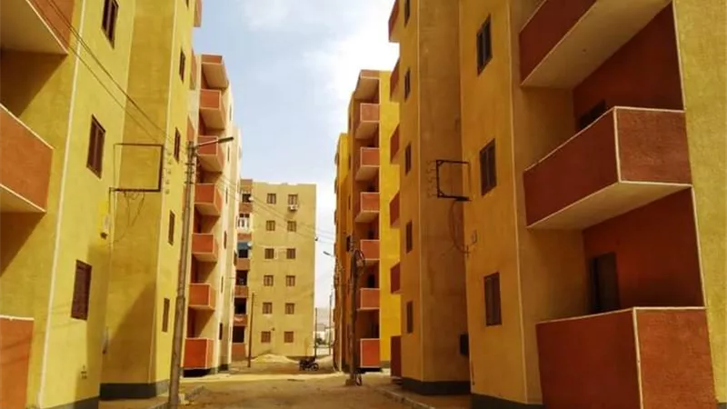 تسليم ٧ عمارات ضمن المرحلة الخامسة لاسكان الشباب بسوهاج