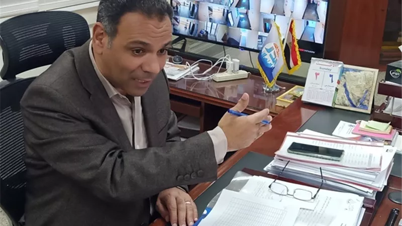 بعد إنهيار سور عمارة سكنية جهاز مدينة يحول المالك للنيابة.. صور