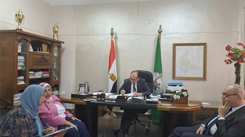 وكيل الصحة بالقليوبية يناقش مؤشرات أداء العمل بالإدارات الفنية