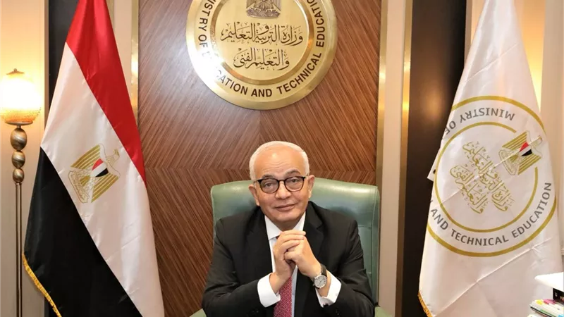 حجازي يوقع قرارات تعيين الناجحين في مسابقة ال30 الف معلم