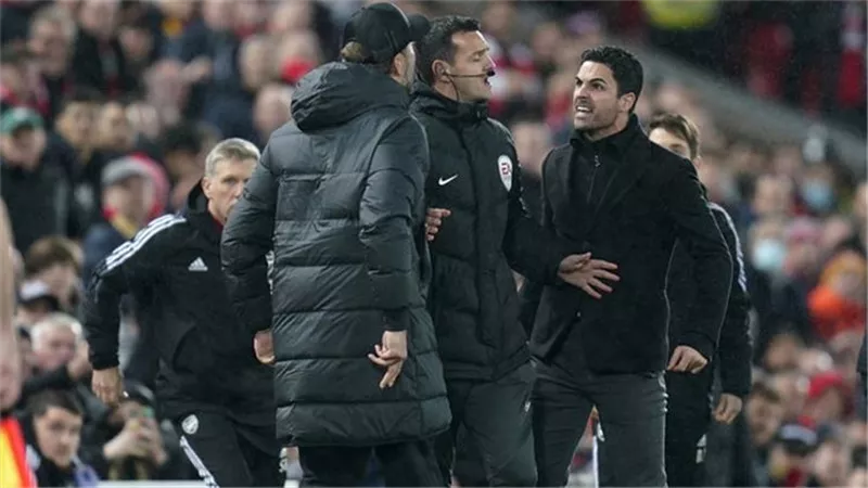كلوب ينافس أرتيتا على جائزة أفضل مدرب في سبتمبر بالدوري الإنجليزى