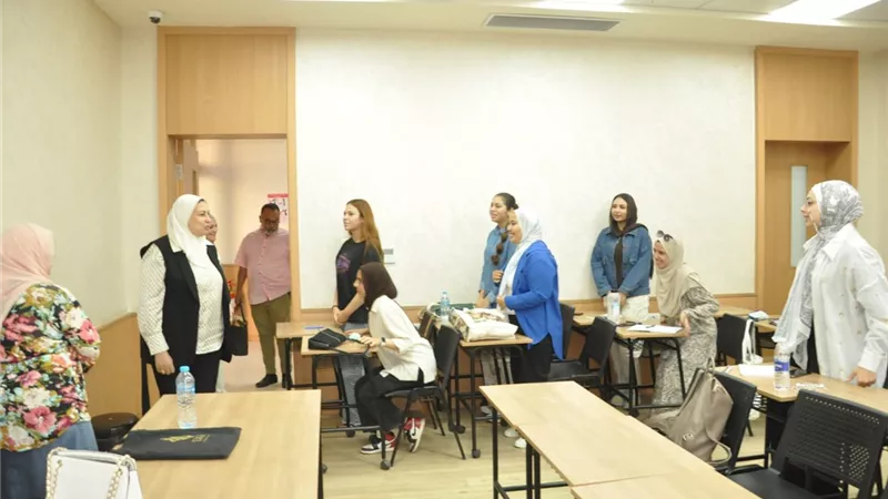 في أول أسبوع للدراسة.. لقاءات تعريفية وجولات تفقدية بالسن عين شمس