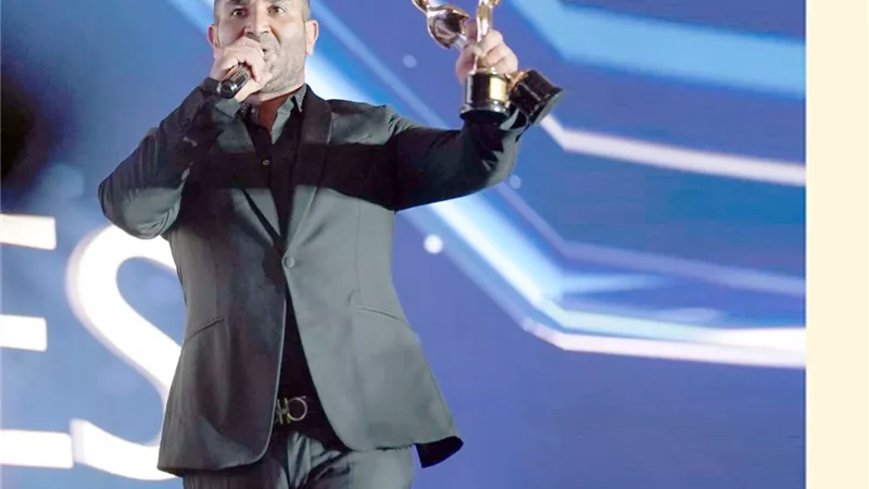 أحمد سعد يتألق أمام الرئيس السيسي بأغنية 