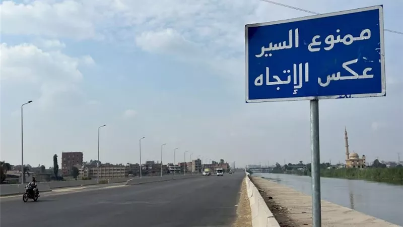 النقل تعلن فتح الحركة المرورية على طريق بنها المنصورة