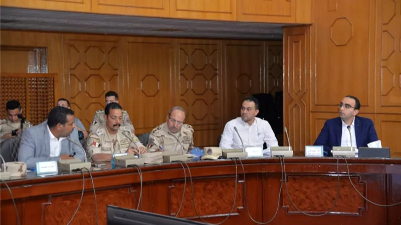 نائب محافظ الإسماعيلية يستعرض الموقف التنفيذي لمشروعات حياة كريمة