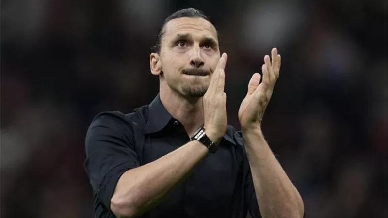 إبراهيموفيتش ينتقد رونالدو وبنزيما للانتقال الي الدوري السعودي