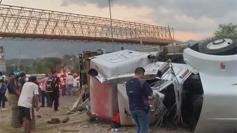 مصرع 17 شخصا فى انقلاب حافلة تقل مهاجرين جنوب المكسيك