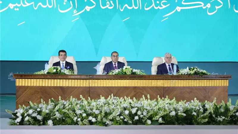 عاشور: تقديم 100 منحة رئاسية لدعم المواهب بدول العالم الإسلامي
