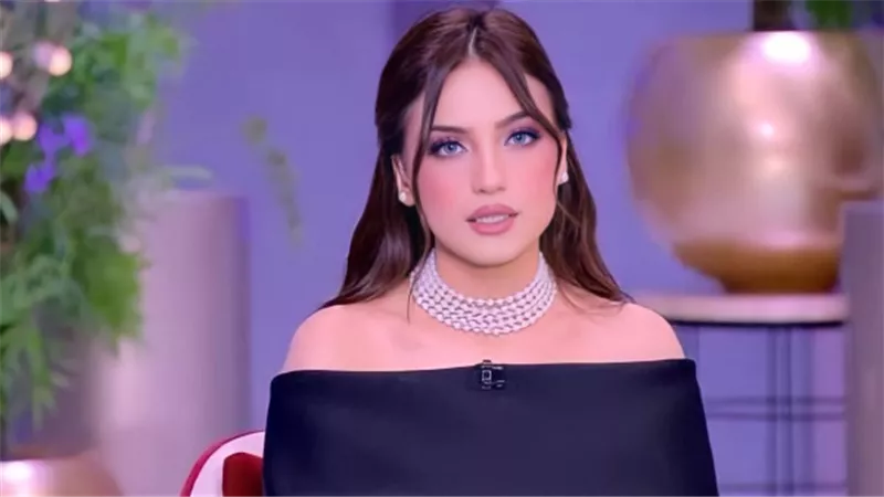ياسمين عز تكشف عن مسابقة الفرعون