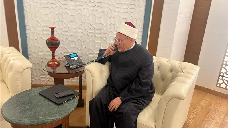 المفتي يُجري اتصالا هاتفيا بمفتي القدس للاطمئنان على الأوضاع