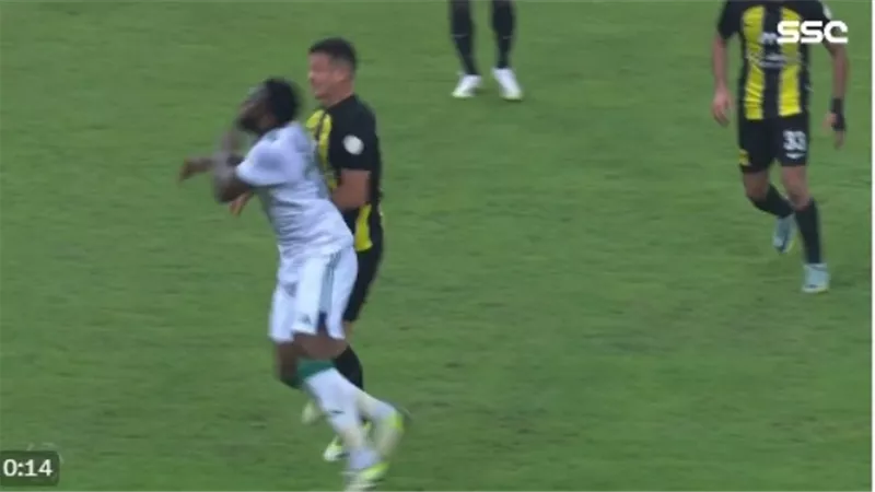 كيسيه يتقدم للأهلى أمام الاتحاد بالدورى السعودى - فيديو