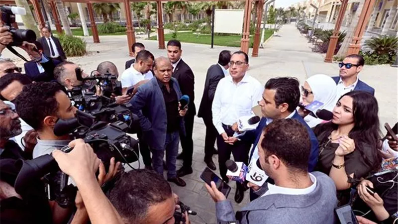تصريحات «مهمة» لرئيس الوزراء خلال جولته بعدد من المشروعات الإدارية