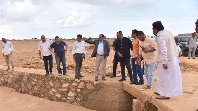 محافظ مطروح يتابع المناطق المتضررة من السيول