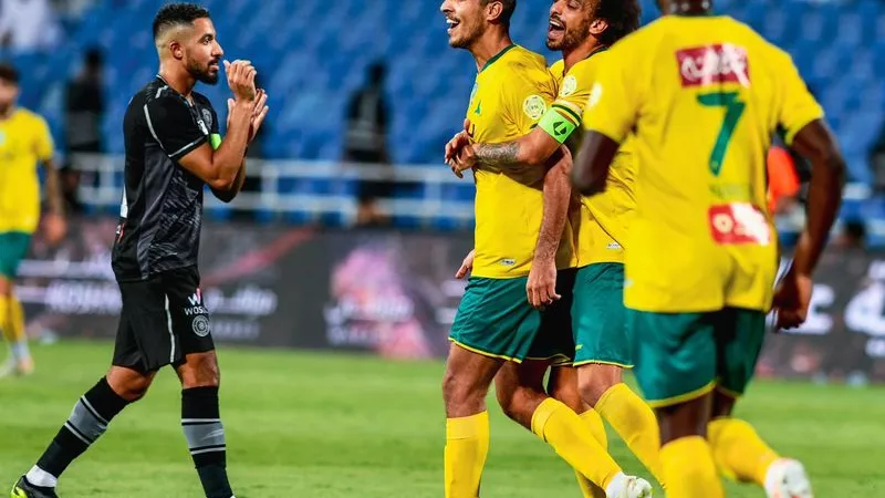 محمد شريف يقود تشكيل الخليج في مواجهة الرائد بالدوري السعودي