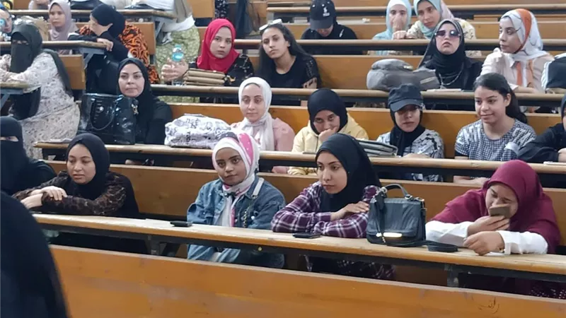 ندوات بمعسكرالقادة عن دورالخدمة الاجتماعية في التغيرات المناخية