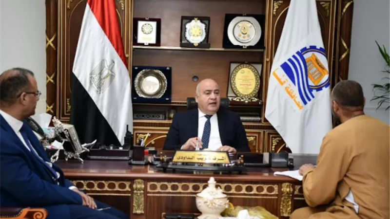 المحافظ و نائبه و السكرتير العام يستقبلون ٥٥ مواطنا لبحث شكاواهم