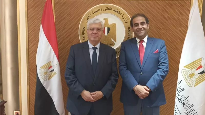 شريف صالح قائمًا بعمل رئيس قطاع الشئون الثقافية بالتعليم العالي