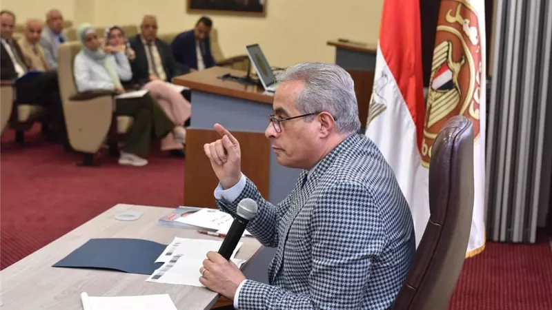 وزير العمل يعلن التوسع في قاعدة بيانات العمالة غير المنتظمة
