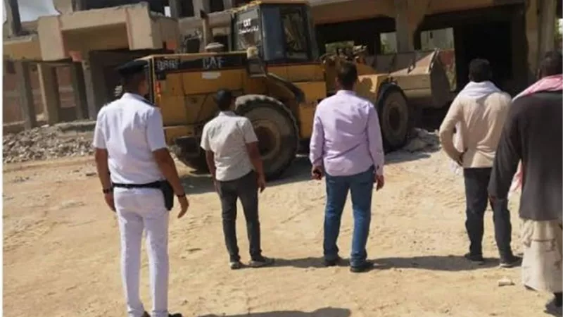 ازالات فورية للبناء بدون ترخيص بحي شمال الغردقة