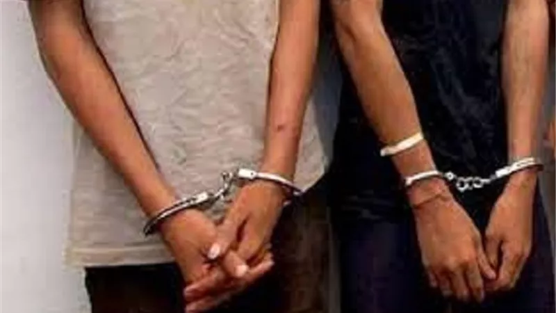 تفاصيل قيام شخصين يستقلان موتوسيكل بإلقاء مادة حارقة على سيدة