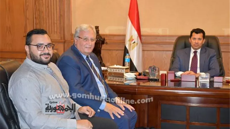 وزير الشباب يبحث استعدادات استضافة مؤتمر جراحة عظام العالمى