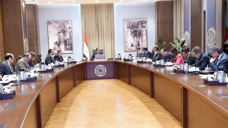 رئيس الوزراء يتابع موقف توفير الاحتياجات من المواد البترولية