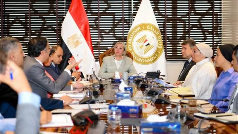 وزيرة البيئة تتابع تنفيذ منظومة الحد من نوبات تلوث الهواء الحادة